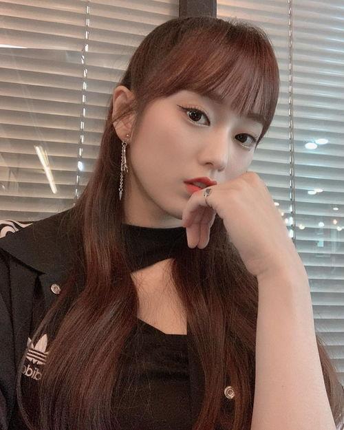 美美韩国女主播全集,激情演绎，魅力四溢的直播传奇