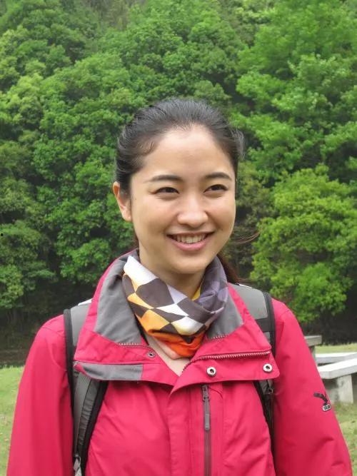 远方的家唐天骄背景