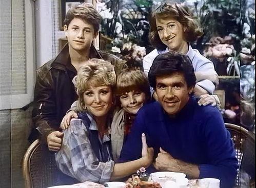 成长的烦恼演员去世,缅怀经典剧集中的温馨回忆